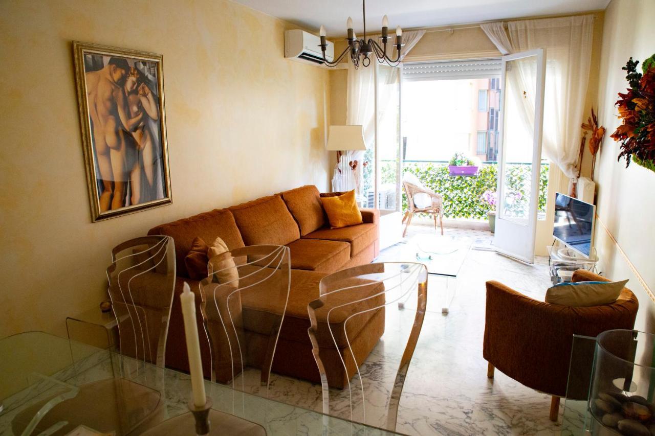 Chill Out Apartment, 2 Mins From Apartment *